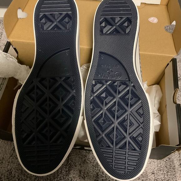 Woman’s converse size 10 chuck taylor gingham new - Picture 5 of 5